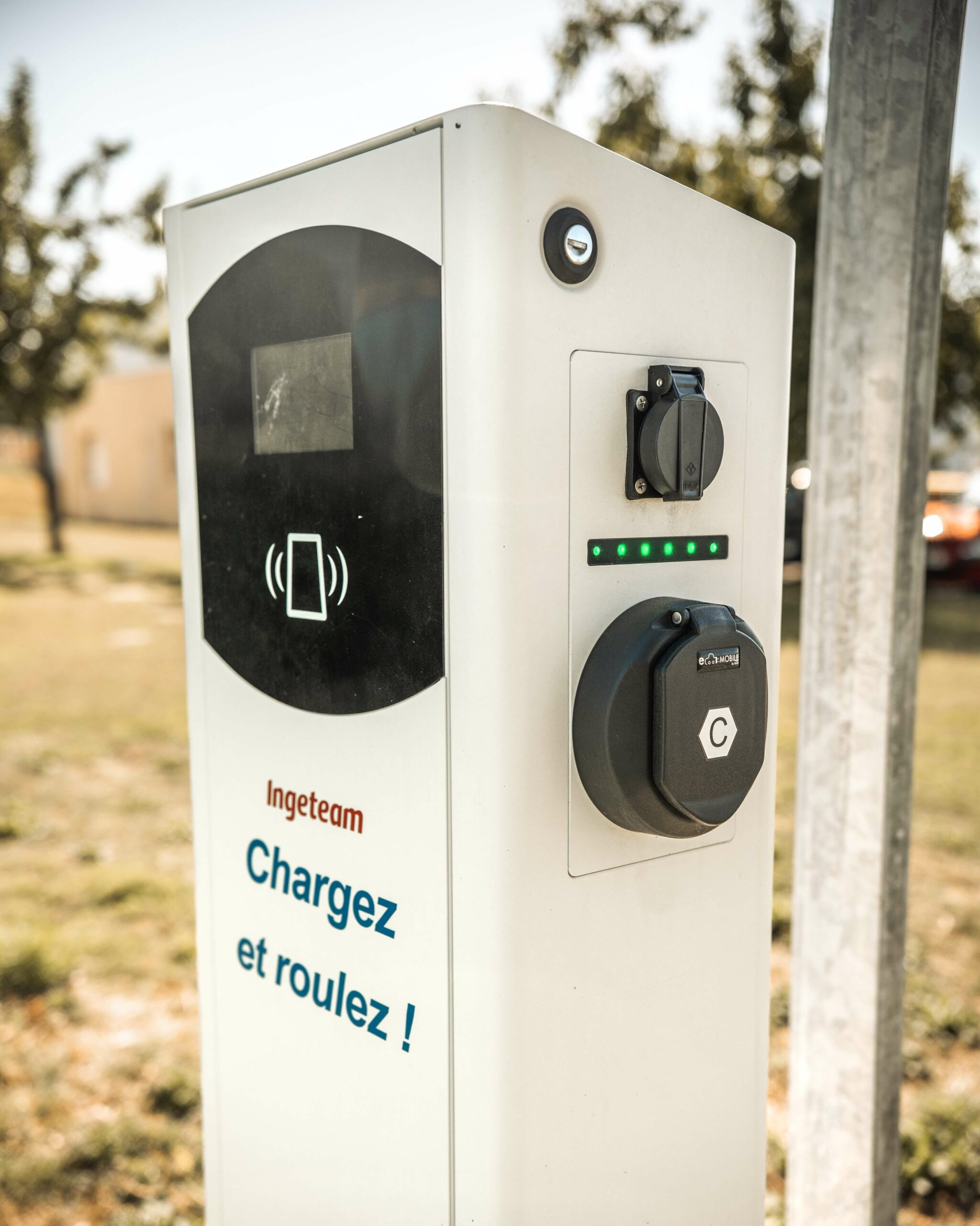 Bornes de recharge véhicules électriques